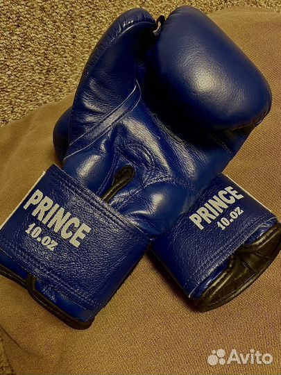 Боксерские перчатки и шлем