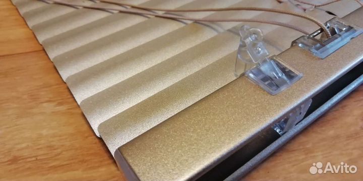 Жалюзи алюминиевые золотистые, ширина 80