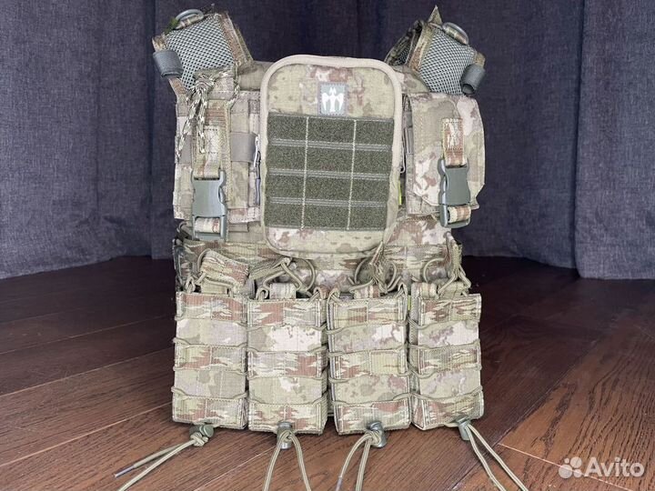 Бронежилет с подсумками