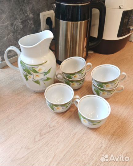 Чашки и кувшин