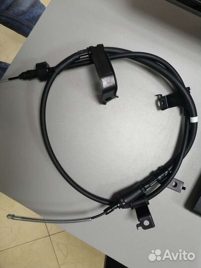 Трос стояночного тормоза правый на Hyundai Verna