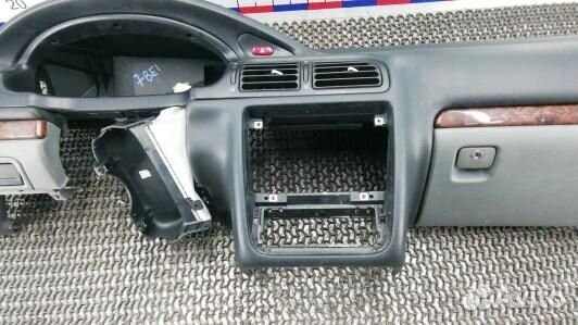 Панель приборов (торпедо) peugeot 406 (7BE01IS01)