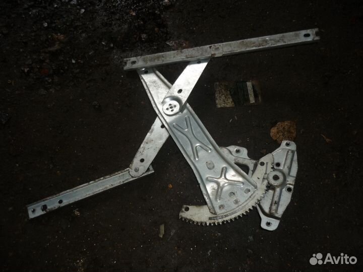 Стеклоподъемник мех. задний левый Шевроле Спарк