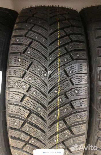 Michelin X-Ice North 4 215/50 R17 95T