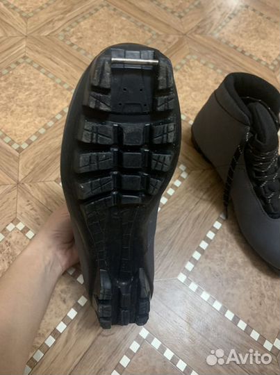 Лыжные ботинки