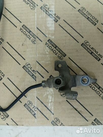 Трубка тормозная передняя правая Toyota Land