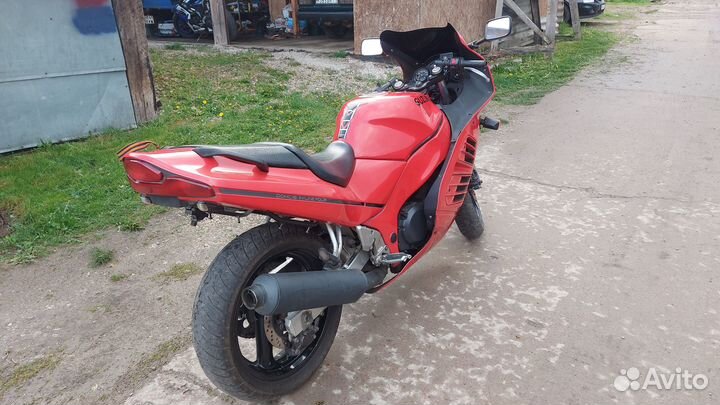 Suzuki RF400R