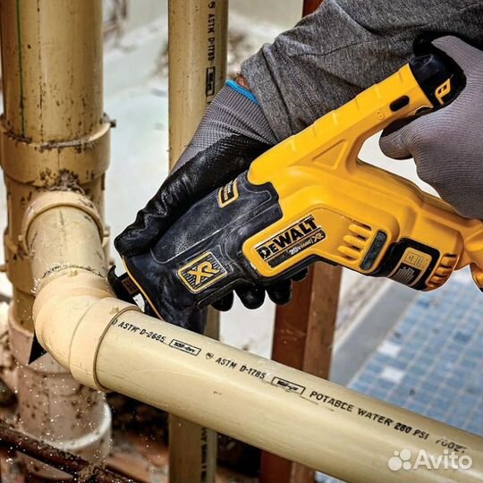 Аккумуляторная сабельная пила dewalt DCS367P2 20V