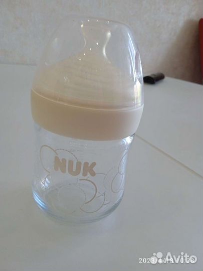 2 Бутылки, соски, градусник для воды