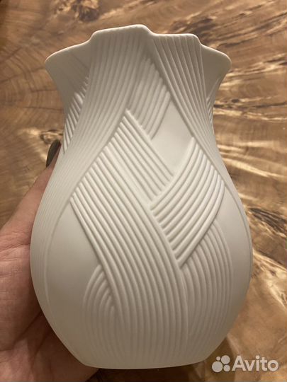 Бисквитный фарфор ваза