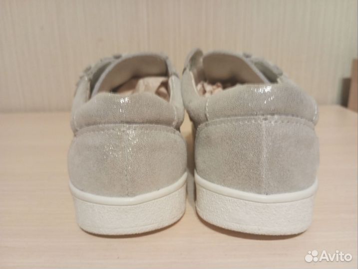 Белые туфли для девочки новые 29 размер Котофей