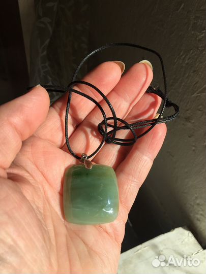 Кулон нефрит