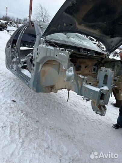 Передняя четверть/Ланжерон LADA Vesta