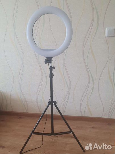 Кольцевая лампа со штативом