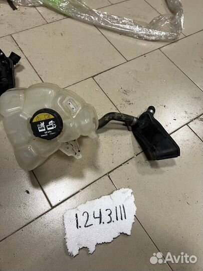 Бачок расширительный Volvo xc90 2 new