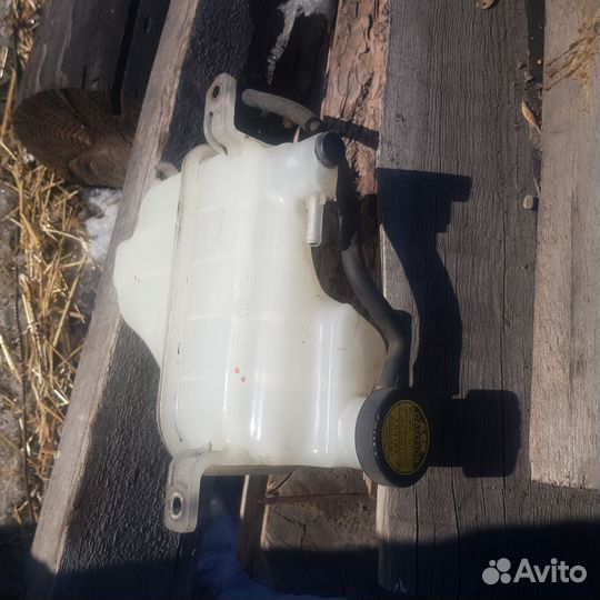 Расширитильный бачок радиатора