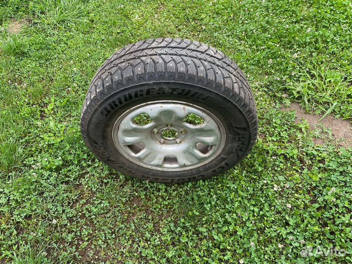 Bridgestone Ice Cruiser 7000 215/65 R16 98T