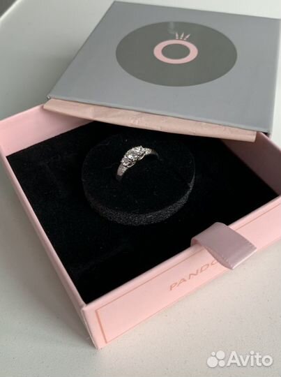 Серебряное кольцо с камушками