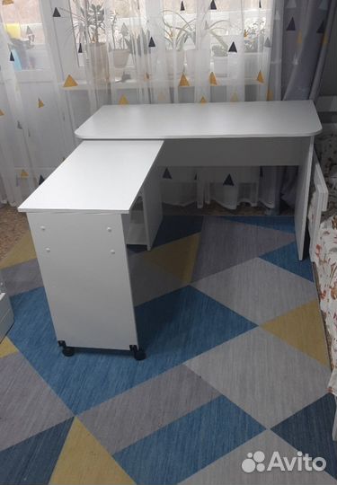 Стол письменный