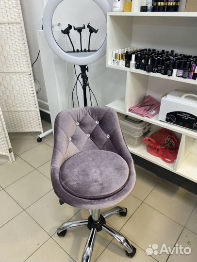 Стулья новые на колесах