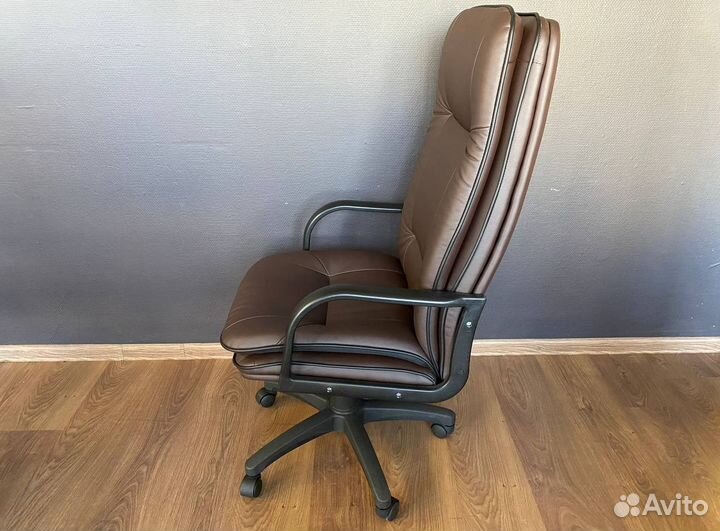 Компьютерное кресло. Гарантия 1 год