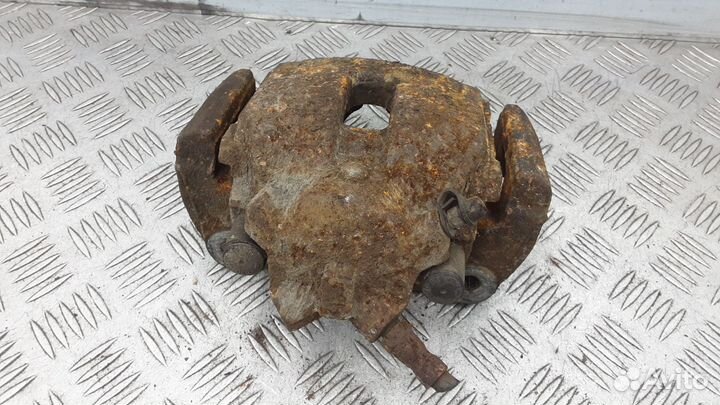 Суппорт передний левый BMW X3 E83 рест. 2007