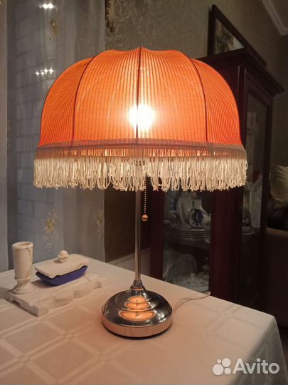 Настольная лампа