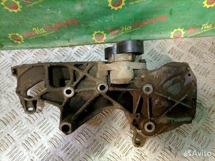 Кронштейн генератора Renault Kangoo каблук 1.4