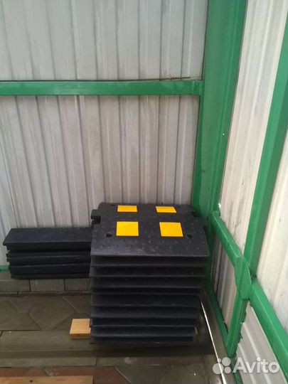 Лежачий полицейский бу