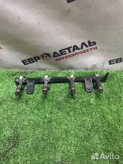 Топливная рейка с форсунками Renault Logan седан