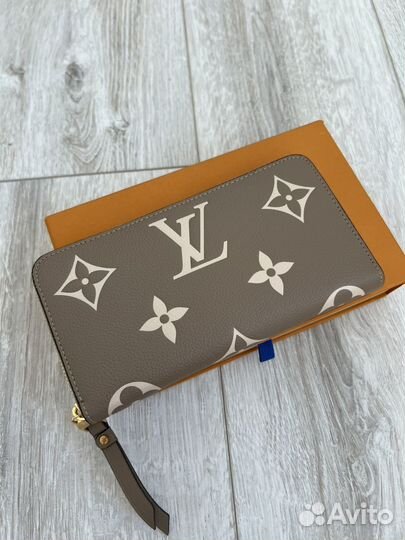 Женские кошельки из кожи