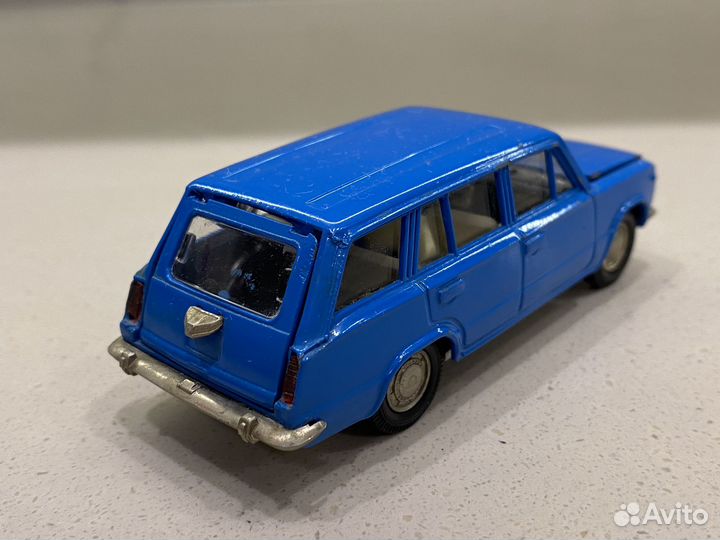 Модель автомобиля ваз 2102 СССР 1:43