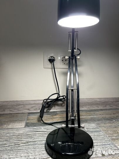Лампа настольная