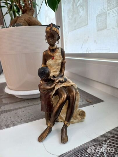 Статуэтка Африка ''Мать с сыном'' (новая)