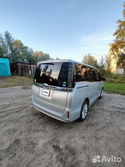 Toyota Voxy, 2016