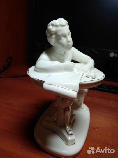 Статуэтка Юный Пушкин СССР лфз (1950-1960)