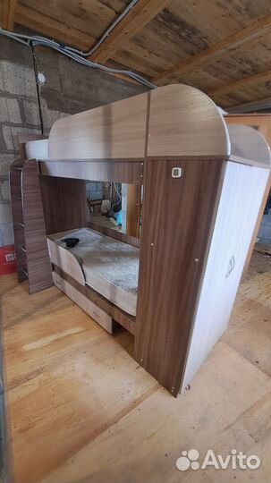 Продаю кровать двухъярусную