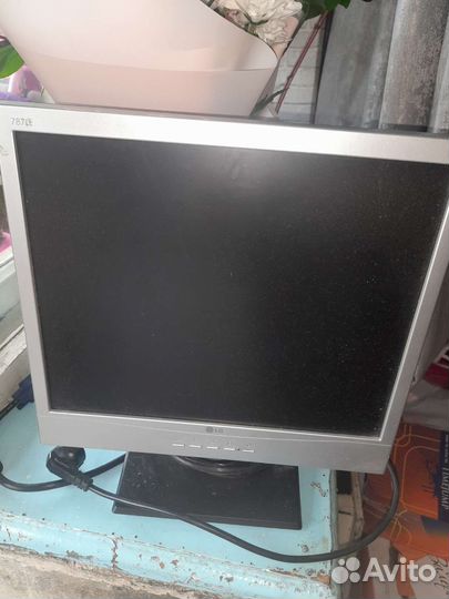 Монитор LG 787le