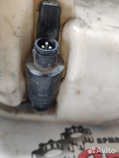 Бачок стеклоомывателя Audi A8 4.2 Quattro седан