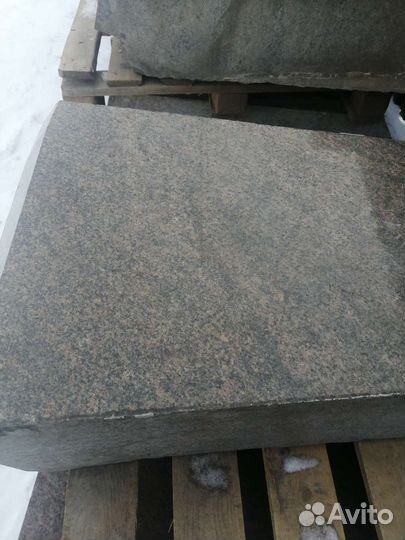 Гранитный камень