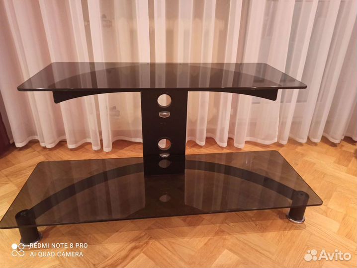 Стеклянная тумба для техники