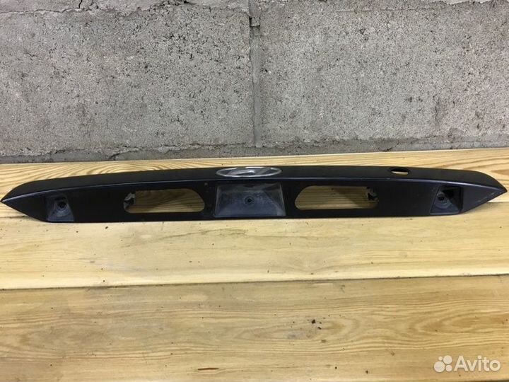 Накладка крышки багажника задняя Hyundai Accent