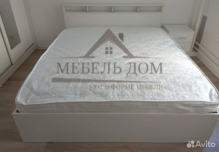 Кровать с матрасом