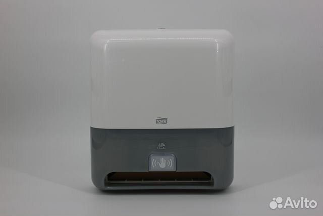 Диспенсер для полотенец в рулонах Tork H1 сенсор