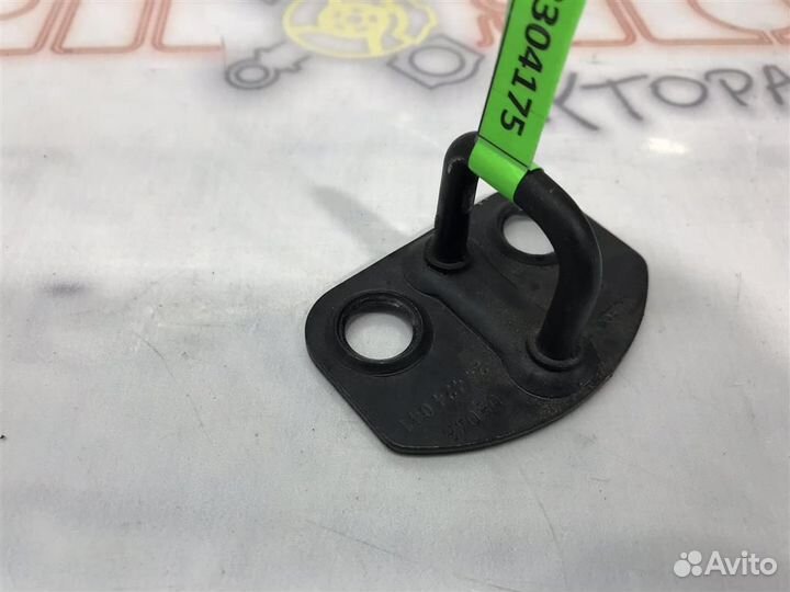 Петля замка багажника Nissan Qashqai (J10) 2006