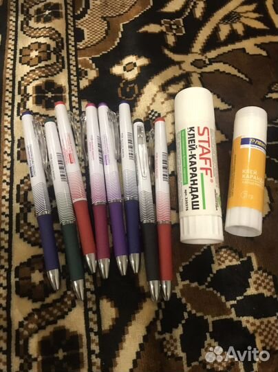 Ручки и клей