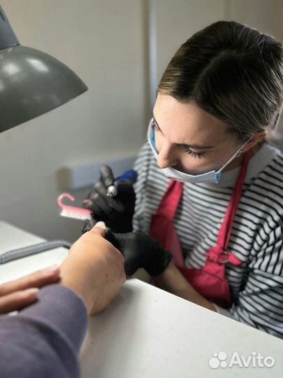 Модель на маникюр