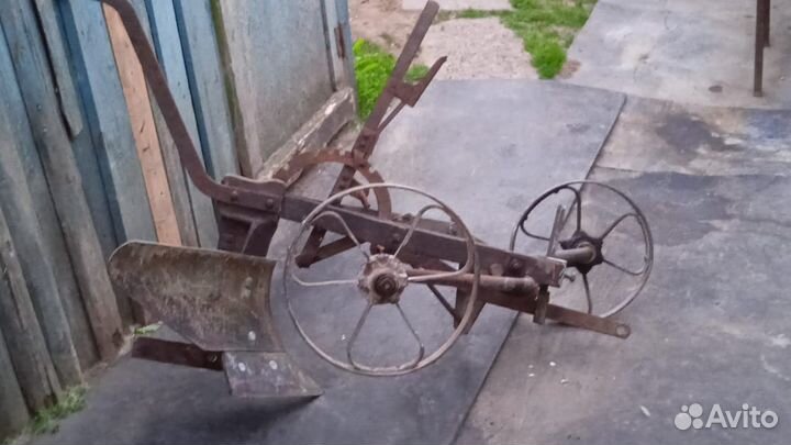 Конский плуг двух колесный