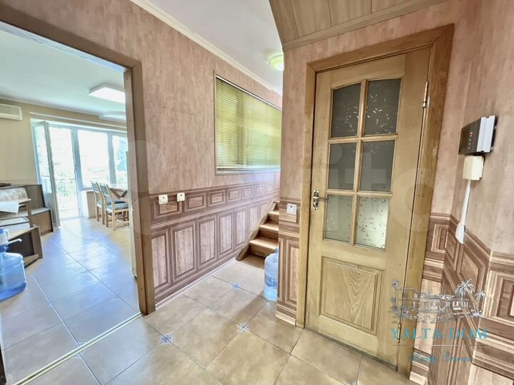 Дом 323 м² на участке 5 сот.