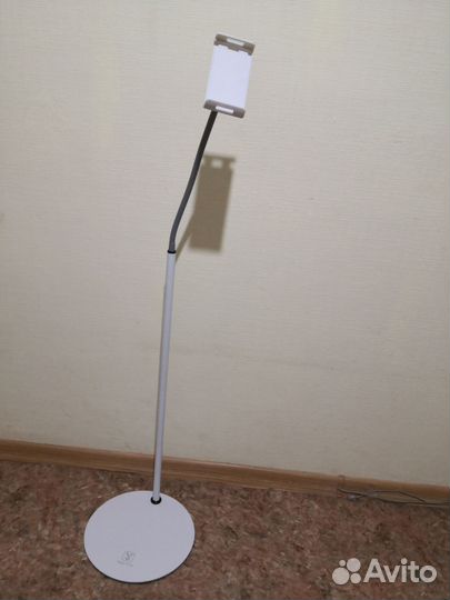 Напольная стойка для телефона. Штатив